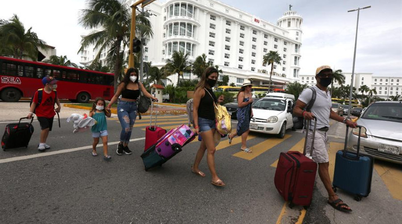 Más de 39.200 personas fueron evacuadas, incluyendo turistas del balneario de Cancún.