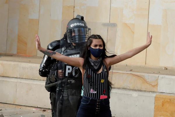 Los excesos policiales en Colombia fueron el centro de la moción de censura contra el ministro de Defensa.