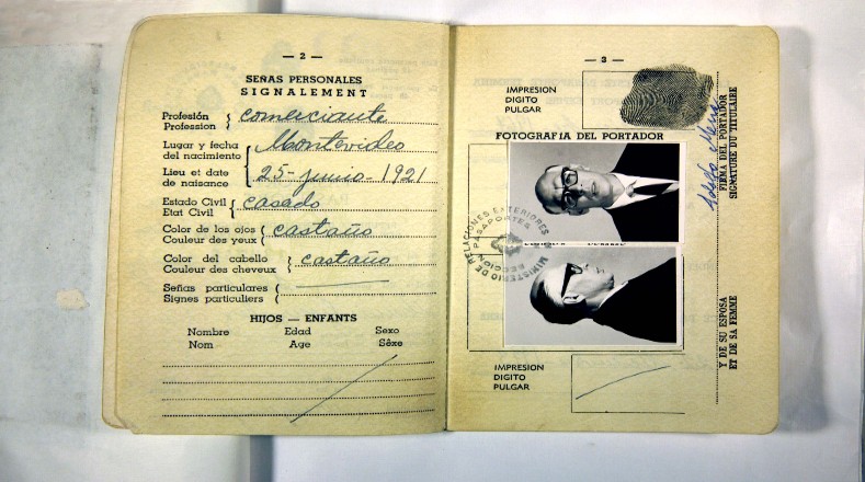 Ernesto Che Guevara utilizó un pasaporte a nombre de Adolfo Mena para entrar a Bolivia a principios de noviembre de 1966.