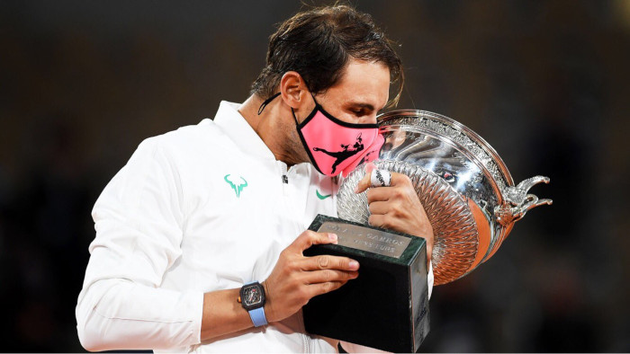 Con su victoria 100 en París, el mallorquín alcanza su título número 20 de Grand Slam, igualando en títulos al suizo Roger Federer.