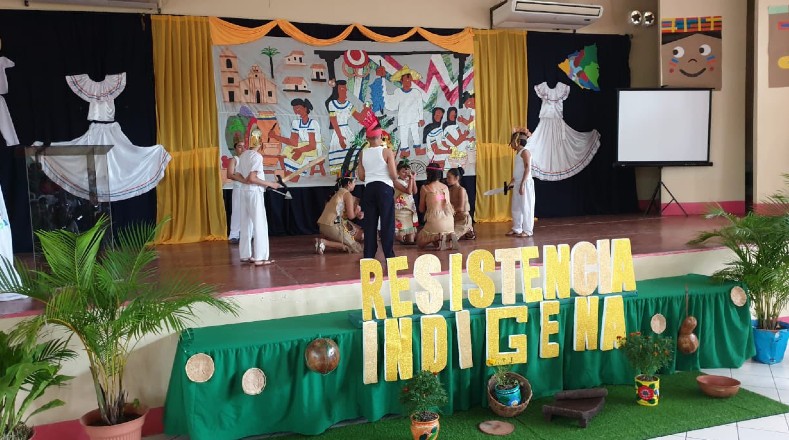 En Nicaragua los niños festejan la resistencia con actos culturales.