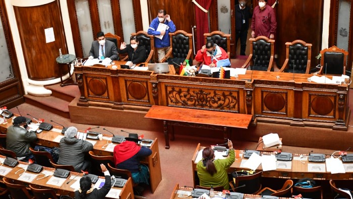 La Asamblea ha cuestionado las decisiones del Gobierno de facto en varias ocasiones, principalmente por el proceso electoral demorado.
