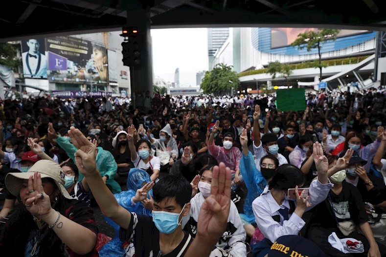 Así son las masivas protestas que ocurren en Bangkok, Tailandia