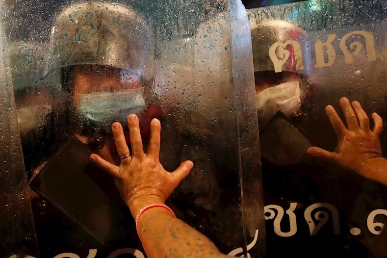 Las autoridades tailandesas dicen que en las manifestaciones han participado un promedio de unas 10.000 personas.