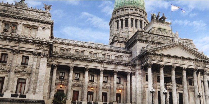 Durante la crisis sanitaria de la Covid-19, ambas cámaras del parlamento argentino se han reunido en línea.