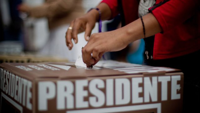 Las autoridades electorales anunciaron una posible transferencia del mandato presidencial para la primera quincena de noviembre.