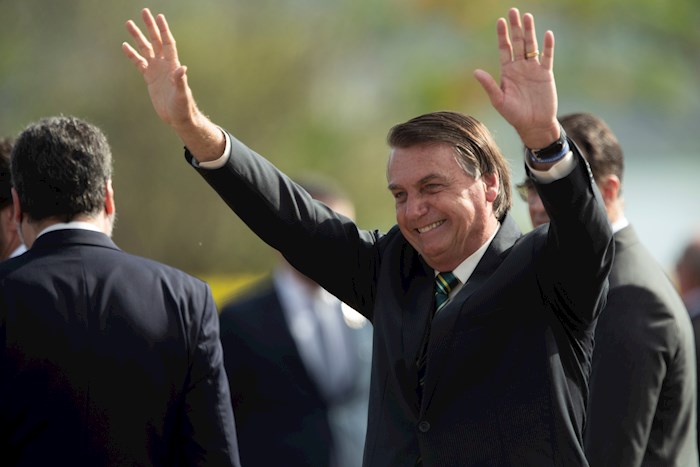 Bolsonaro también fue cuestionado por usar dinero público para hacer propaganda política.