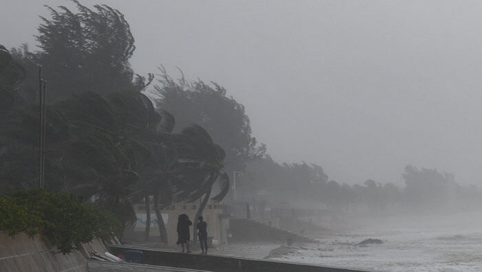 Goni golpea la región filipina de Bicol con vientos superiores a los 220 kilómetros por hora.