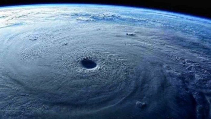 Toma satelital del ojo del huracán Eta que amenaza a los países de Centroamérica.