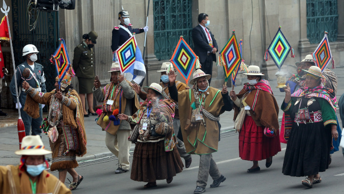 Tras la asunción del nuevo Gobierno, Indígenas aimaras participaron el domingo en un desfile Cívico Militar, en La Paz, Bolivia.