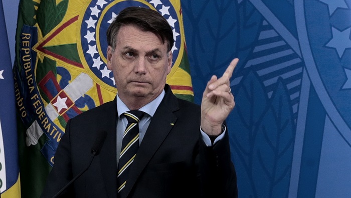 Bolsonaro advirtió que “cuando se acaba la saliva hay que tener pólvora, sino, no funciona”.