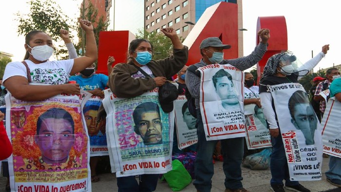 Martínez Crespo es el primer detenido en la prisión militar por la desaparición de los 43 jóvenes.