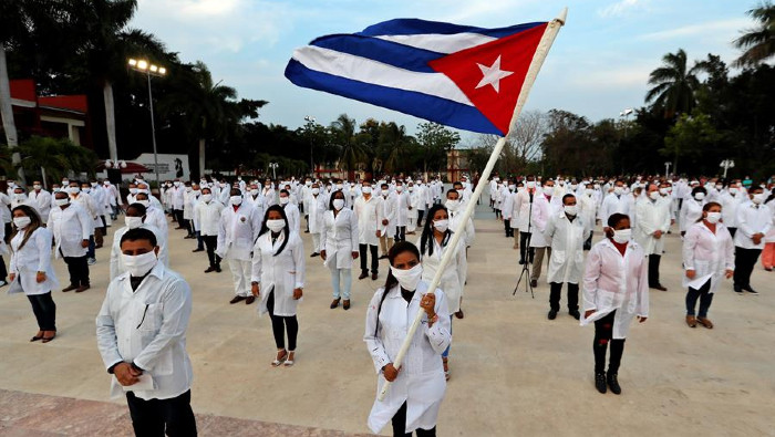 Brigada médica cubana recibe premio Democracia 2020 | Noticias | teleSUR