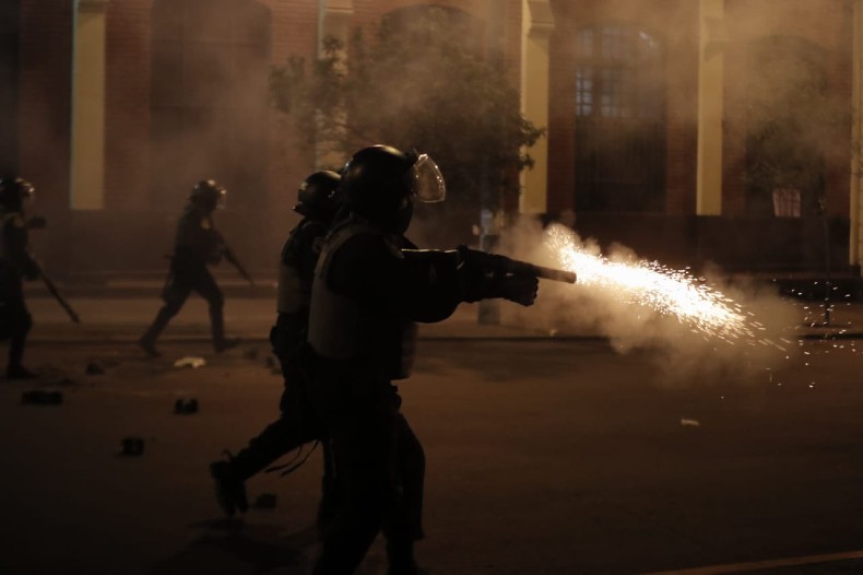 Las protestas antigubernamentales de los últimos días en Perú recibió un represión policial, saldada, hasta el momento, con 2 muertos.