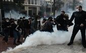 La marcha pacífica por el aniversario 47 de la Rebelión de la Politécnica de Atenas fue reprimida por los cuerpos policiales. 
