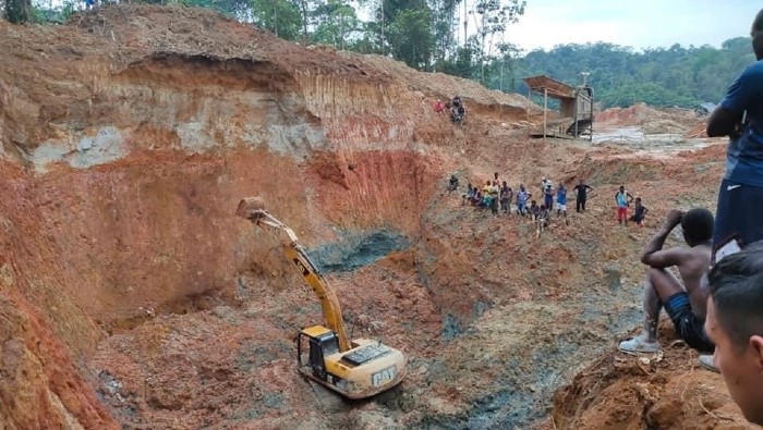 Las excavaciones ilegales provocaron el deslizamiento de unos 40 metros cúbicos de tierra.