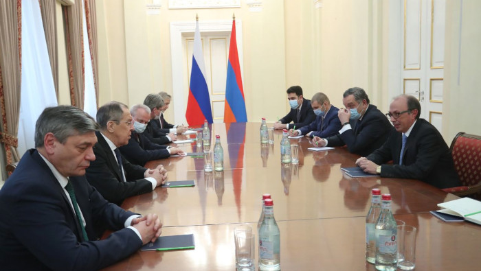 El primer ministro de Armenia, Nikol Pashinyan, recibe a la delegación del Gobierno de Rusia encabezada por canciller Sergei Lavrov.