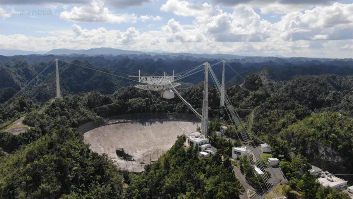 El considerado, durante muchos años, el más grande radiotelescopio del mundo, cayó en la parte norte del gran reflector ubicado a unos 121 metros más abajo.
