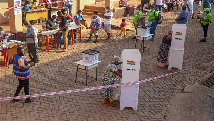 De acuerdo con observadores internacionales, los comicios en Ghana contaron con alto nivel de organización, aunque la tensión política se incrementó en los días siguientes.
