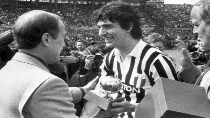 Pablito fue el tercer italiano en ganar el Balón de Oro (tras Sivori y Rivera) y también consiguió la Bota de oro al máximo goleador en 1982.