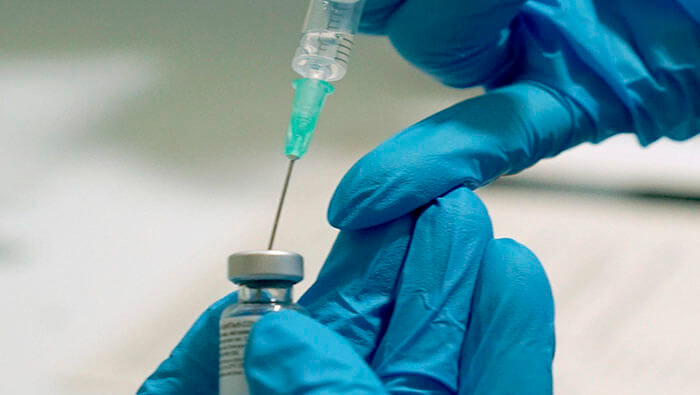 Estados Unidos se convierte en el sexto país del mundo en autorizar la vacuna de Pfizer contra el coronavirus.