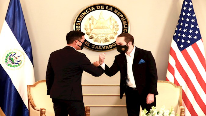 El secretario interino de Seguridad Nacional de EE.UU., Chad Wolf, se reunió con el presidente de El Salvador, Nayib Bukele.