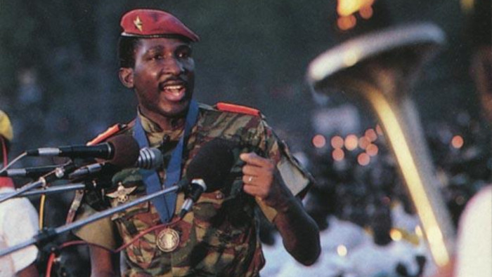 El mundo recuerda el 71 aniversario del natalicio de Thomas Sankara, líder revolucionario de Burkina Faso.
