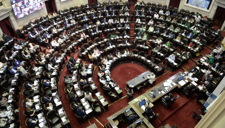 La Cámara de Diputados argentina vota sobre una reforma al sistema de pensiones propuesta por A. Fernández.