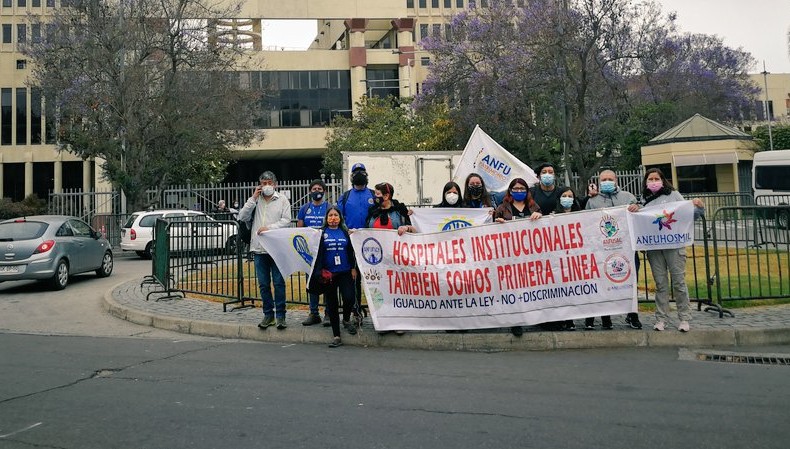 Los trabajadores públicos chilenos, tras el fracaso de la negociación con el gobierno, se manifiestan en la calle.