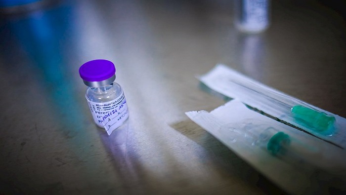 La Comisión Europea anunció la compra de otras 300 millones de dosis de la vacuna contra la Covid-19 producida por la farmaceútica Pfizer-Biontech.