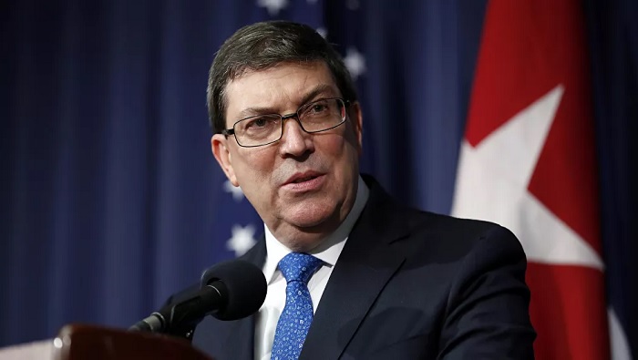 Por su parte, el director general de EE.UU. en el Ministerio de Relaciones Exteriores de Cuba, Carlos Fernández Cossio, condenó la medida y la catalogó como oportunismo.