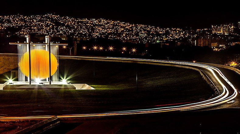 Una de sus creaciones más reconocidas de nombre "La Esfera de Caracas" se encuentra ubicada en la autopista Francisco Fajardo en la capital venezolana y fue creada en el año 1996.