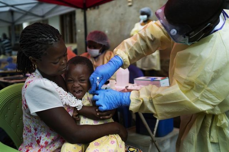 La OMS considera que si la vacunación no llega a la mayor cantidad de personas, solo se prolongará la pandemia.
