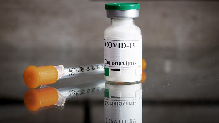Los acuerdos bilaterales entre compañías y países para la producción de vacunas contra el coronavirus están provocando una carrera de precios, aseveró la OMS.