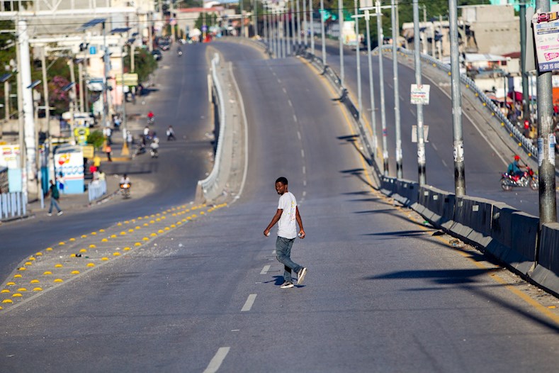 Comercios de la capital haitiana acataron la convocatoria a huelga general hecha por los sindicatos y organizaciones civiles.