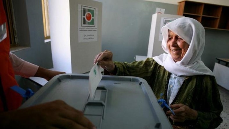 Los palestinos han sido convocados a dos procesos electorales en mayo y julio próximos para renovar el parlamento y la presidencia del Estado.
