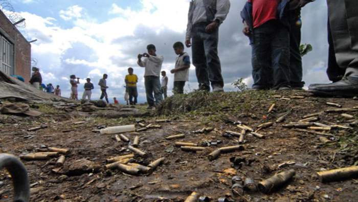 Los enfrentamientos se presentan cuando en la ciudad de Buenaventura (Valle del Cauca), sus habitantes se movilizan para exigir el cese a la violencia.