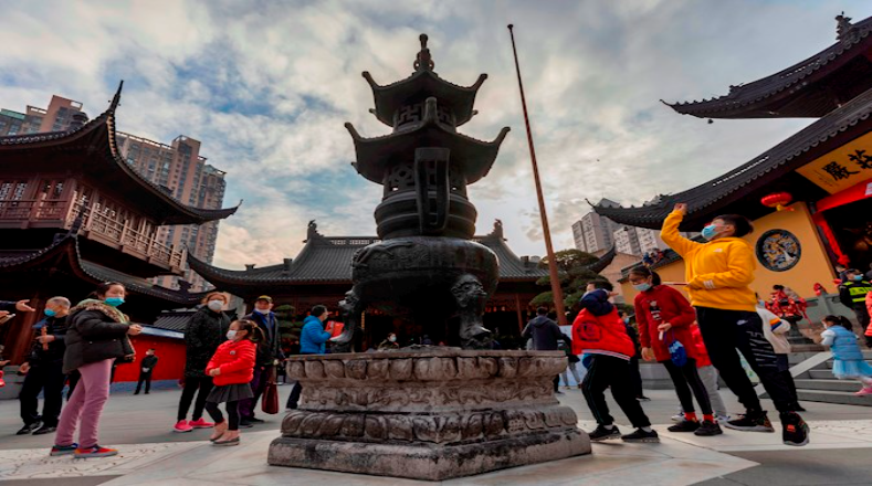 En China el Año Nuevo Lunar cayó este 12 de febrero, de manera que muchas personas se aproximaron a los templos y a otros lugares que tradicionalmente suelen ser visitados por estas fechas. 