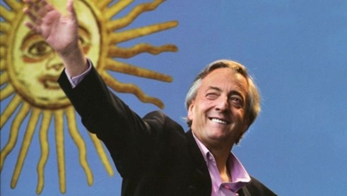 Néstor Kirchner tomó la presidencia de Argentina en 2003, tras la dictadura de Melen y levantó económicamente la nación