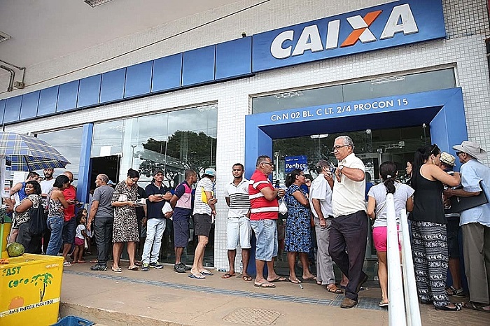 Una encuesta reveló que en cinco ciudades de Brasil la ayuda social no era suficiente para comprar los artículos básicos de una familia.