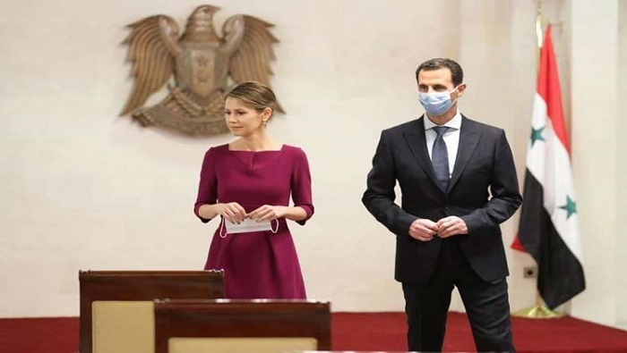 El presidente Bashar Al-Assad y su esposa Asma llamaron a sus compatriotas a cuidarse y dedicaron elogios a los médicos que hacen frente a la Covid-19 en primera línea.