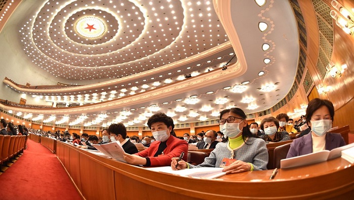 Los diputados han prestado atención a temas clave en la vida política, económica y sociocultural de China.