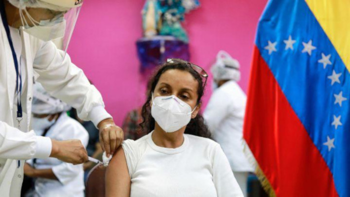 Pdte. Maduro adelantó que continuará la inmunización de personal de salud y progresivamente a los maestros y maestras del Ministerio de Educación.