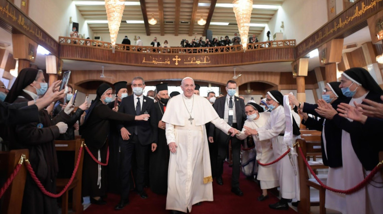 El pontífice durante su encuentro con obispos, sacerdotes, religiosos, seminaristas y catequistas de Irak en la catedral siro-católica de Sayidat Al-Nejat (Nuestra Señora de la Salvación)..