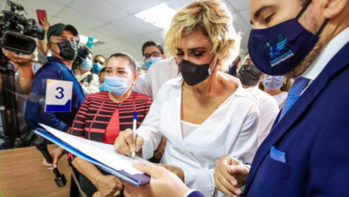 La semana pasada el ministro de Salud, Rodolfo Farfán, marcó un límite y aclaró que la competencia de vacunación no puede ser delegada porque la Ley no lo permite. 