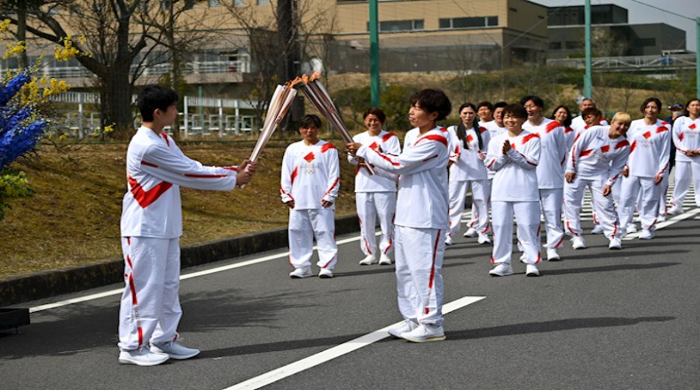 El recorrido de la llama olímpica pasará por los 47 departamentos de Japón, antes de llegar al Estadio Nacional de Tokio para la ceremonia de apertura de los Juegos el venidero 23 de julio..