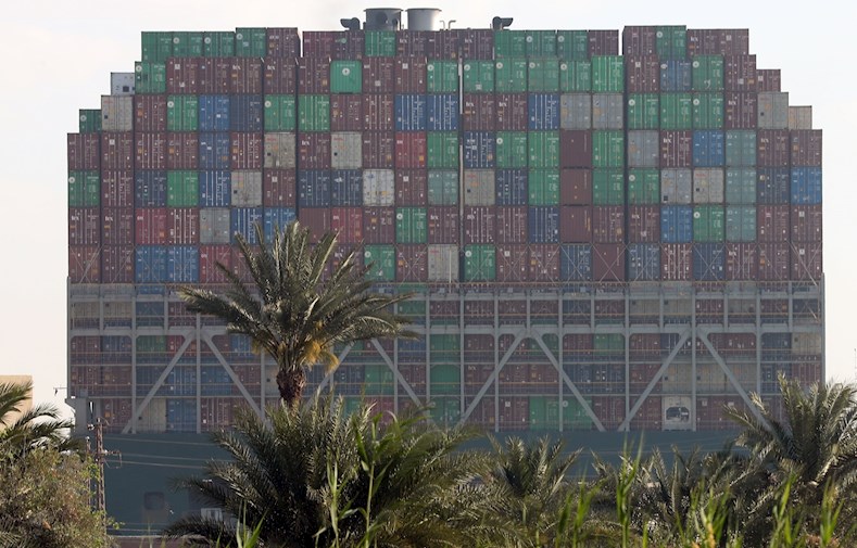 EL gigantesco portacontenedores provocó un embotellamiento a ambos lados del canal de Suez, el cual impactó en el movimiento del comercio mundial.