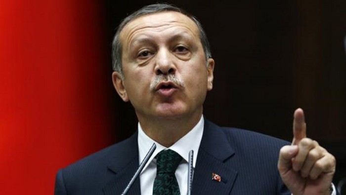 El presidente turco Recep Tayyip Erdogan alertó que “todos los golpes de Estado anteriores llegaron con este tipo de declaraciones”.