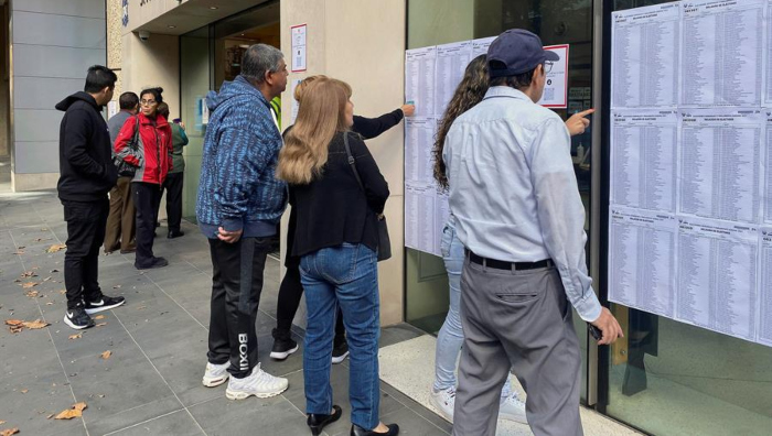 Desde hace varias horas los peruanos residentes en el exterior se encuentran ejerciendo su derecho al voto.