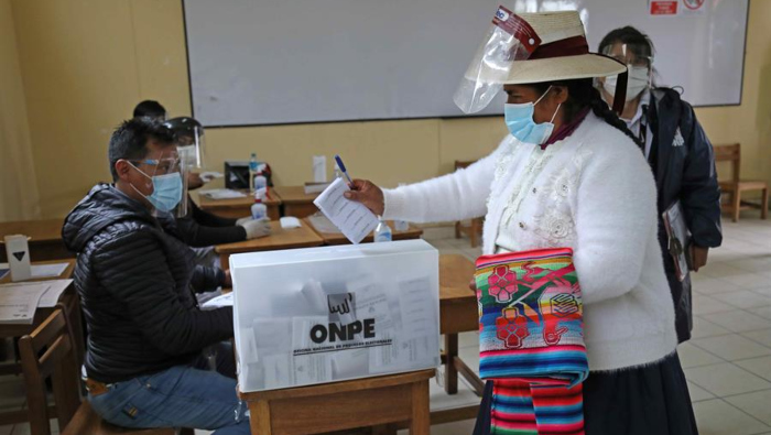Más de 25 millones de peruanos estaban llamados a votar este domingo.